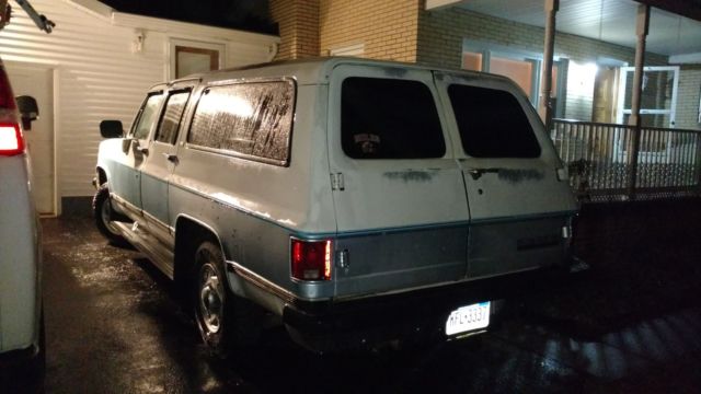 1990 Blue/white Chevrolet Suburban