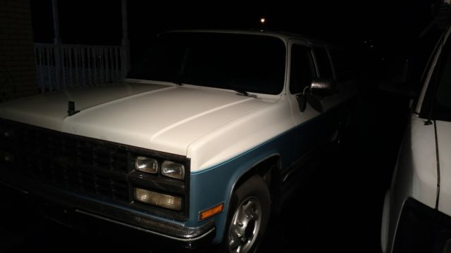1990 Blue/white Chevrolet Suburban