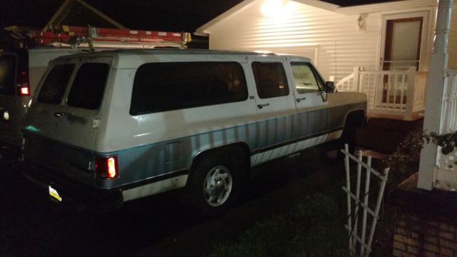 1990 Blue/white Chevrolet Suburban