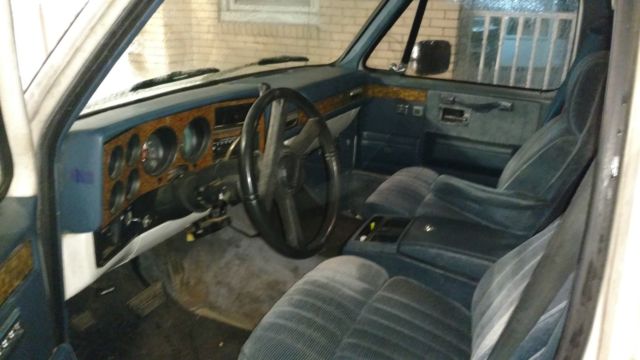 1990 Blue/white Chevrolet Suburban