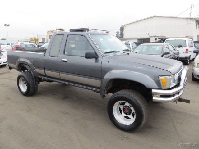 1990 Gray Toyota Pickup
