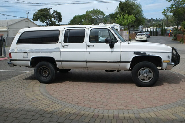 1990 White Chevrolet Suburban SUV