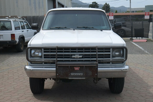 1990 White Chevrolet Suburban SUV