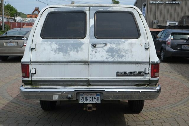 1990 White Chevrolet Suburban SUV
