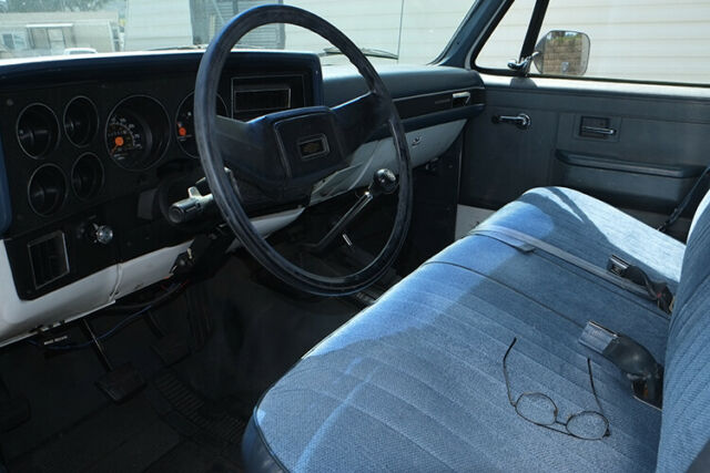 1990 White Chevrolet Suburban SUV