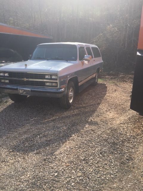 1990 White Chevrolet Suburban SUV