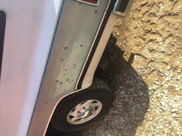 1990 White Chevrolet Suburban SUV