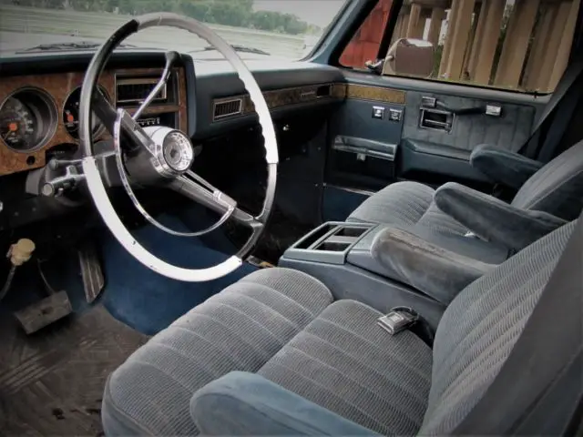 Chevrolet Suburban 1966 Interior