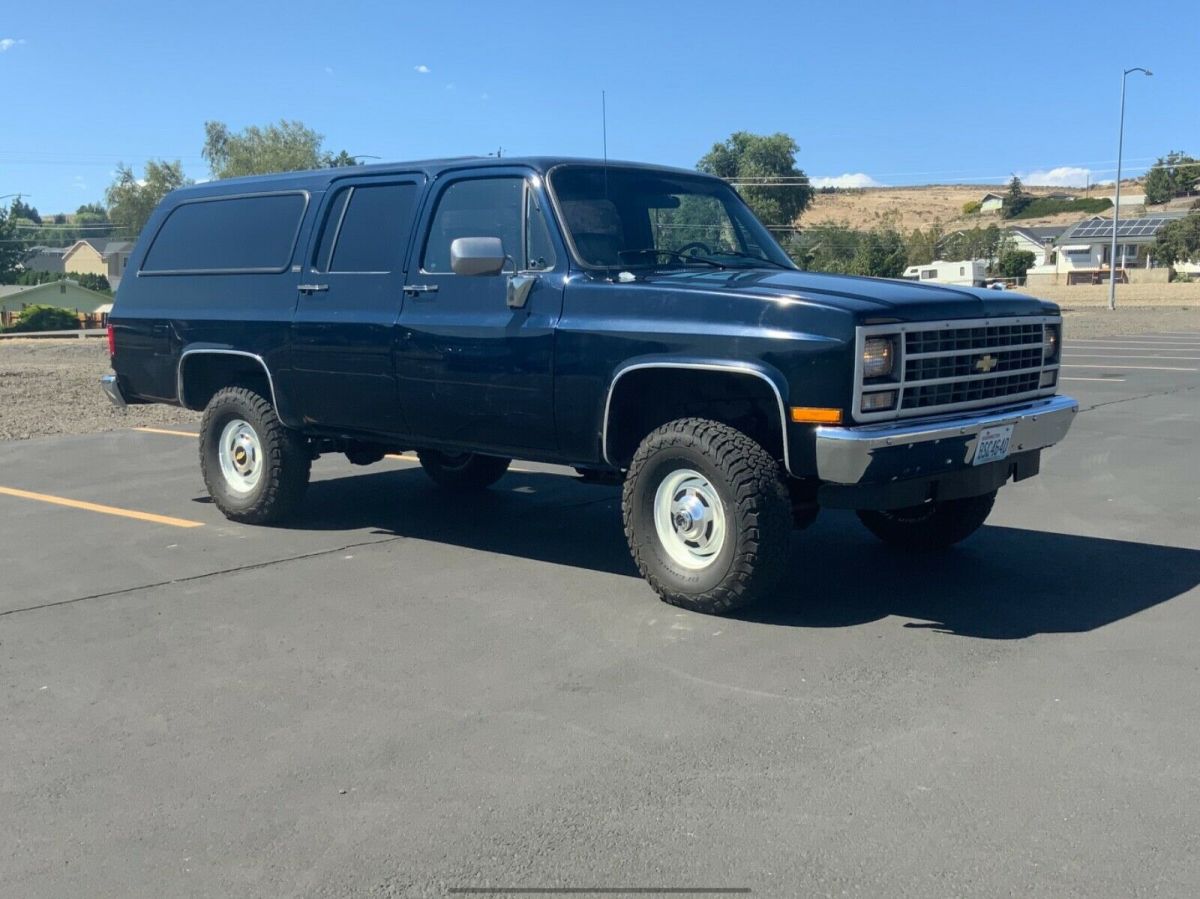 1990 Blue Chevrolet Suburban SUV