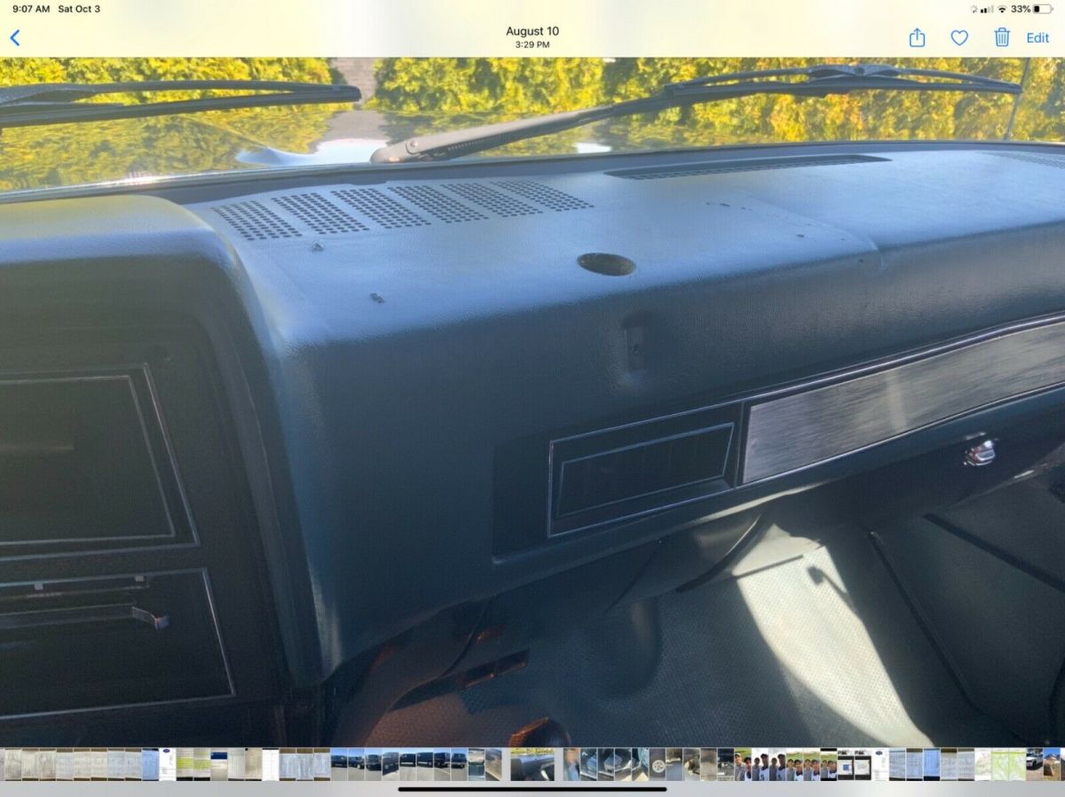 1990 Blue Chevrolet Suburban SUV