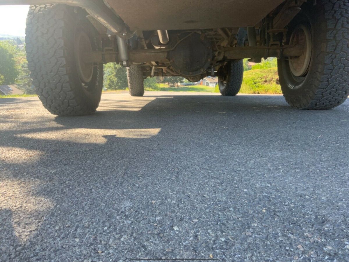 1990 Blue Chevrolet Suburban SUV