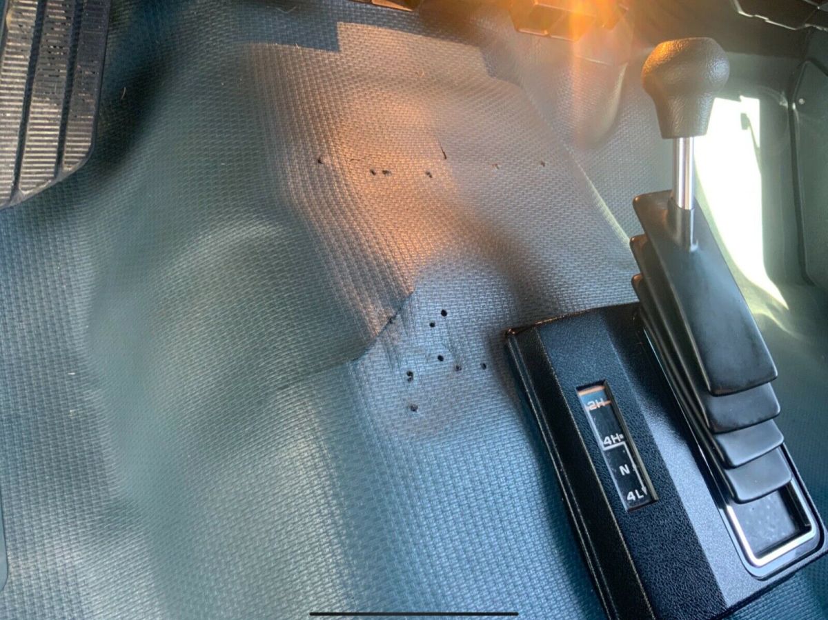 1990 Blue Chevrolet Suburban SUV