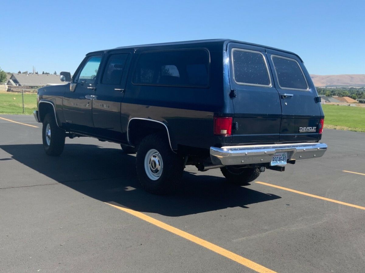 1990 Blue Chevrolet Suburban SUV