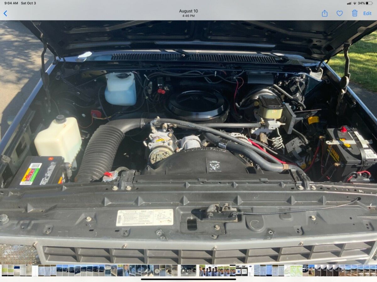 1990 Blue Chevrolet Suburban SUV