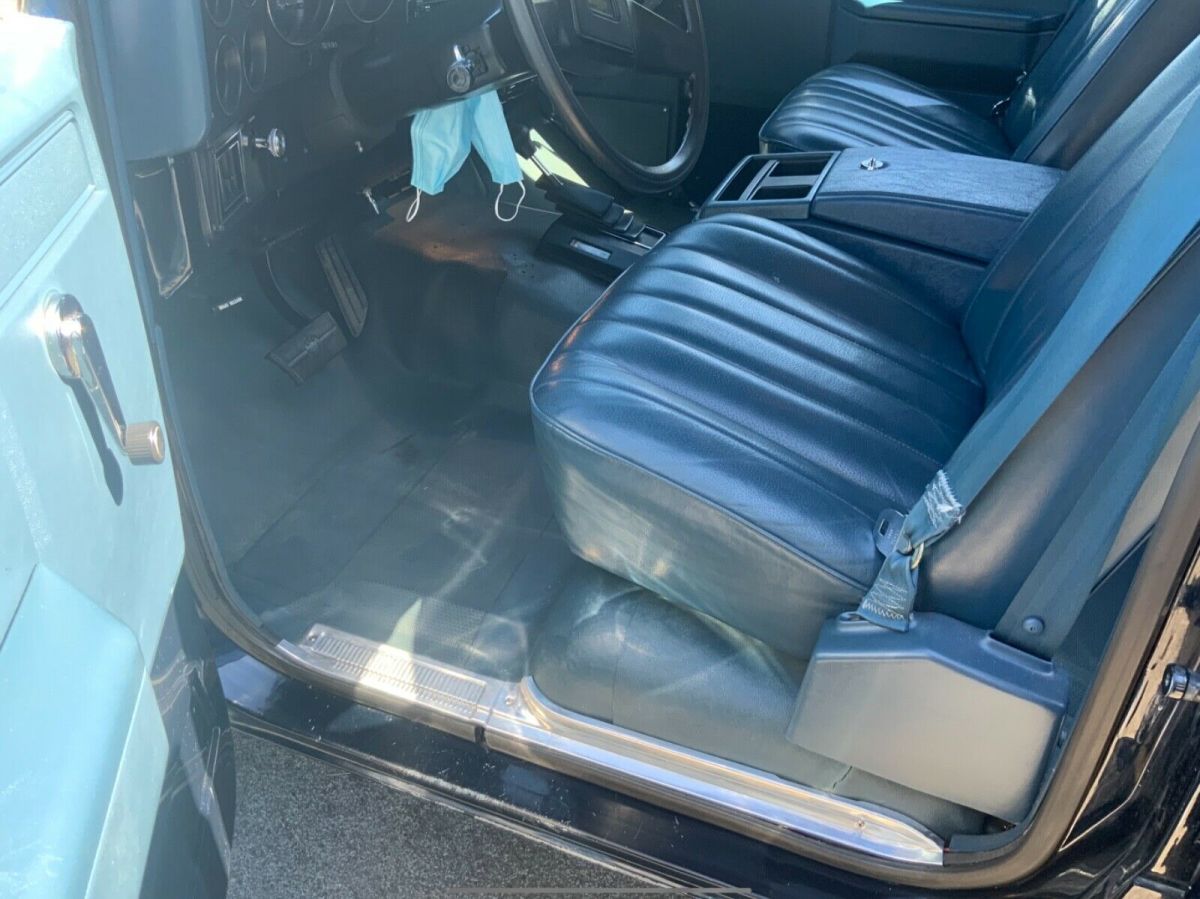 1990 Blue Chevrolet Suburban SUV