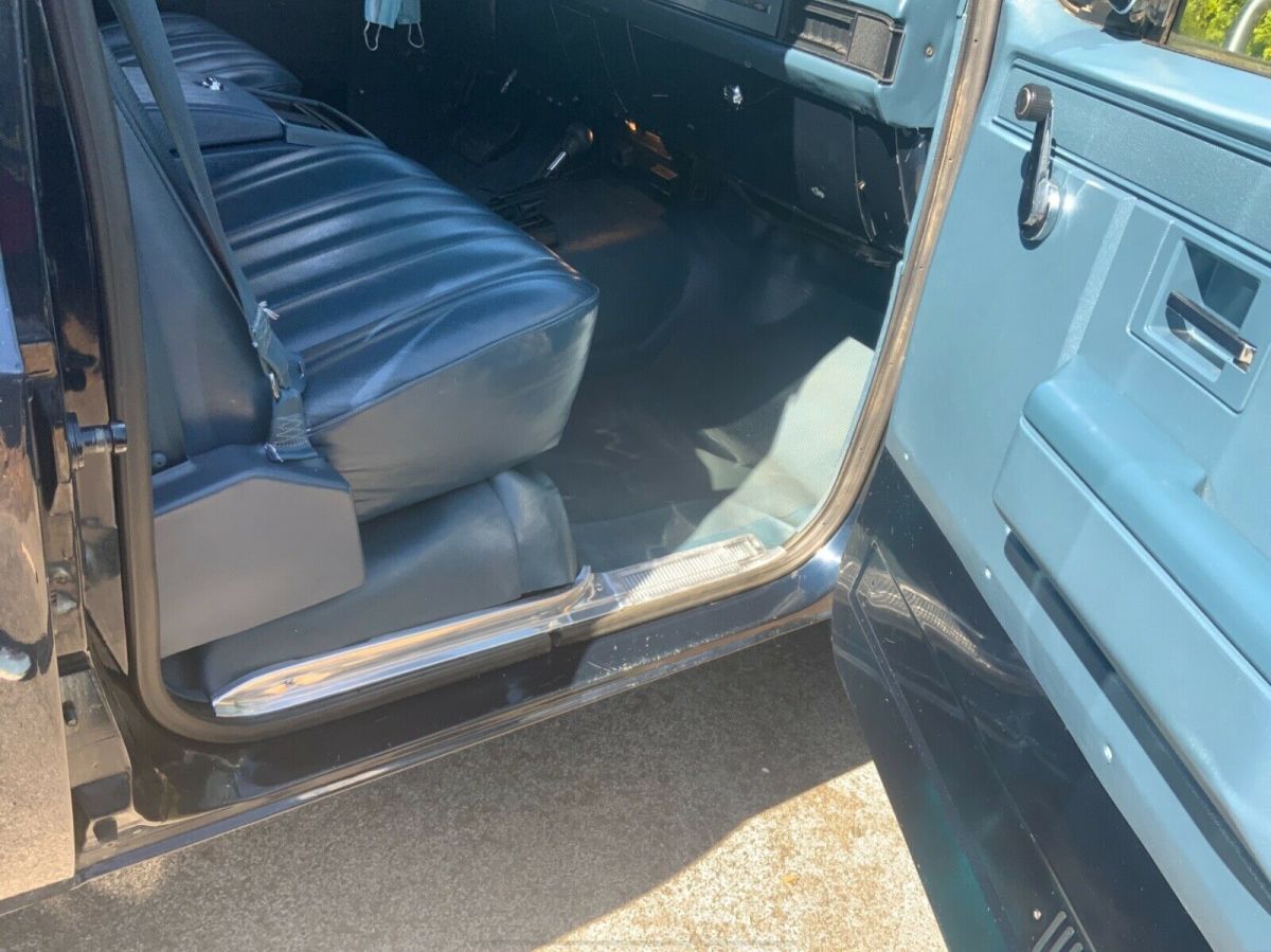 1990 Blue Chevrolet Suburban SUV