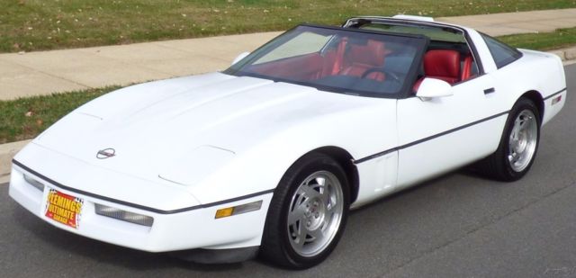1990 White Chevrolet Corvette Coupe