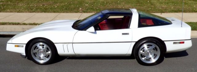 1990 White Chevrolet Corvette Coupe