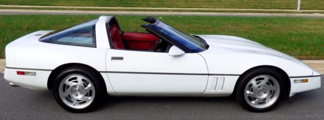 1990 White Chevrolet Corvette Coupe