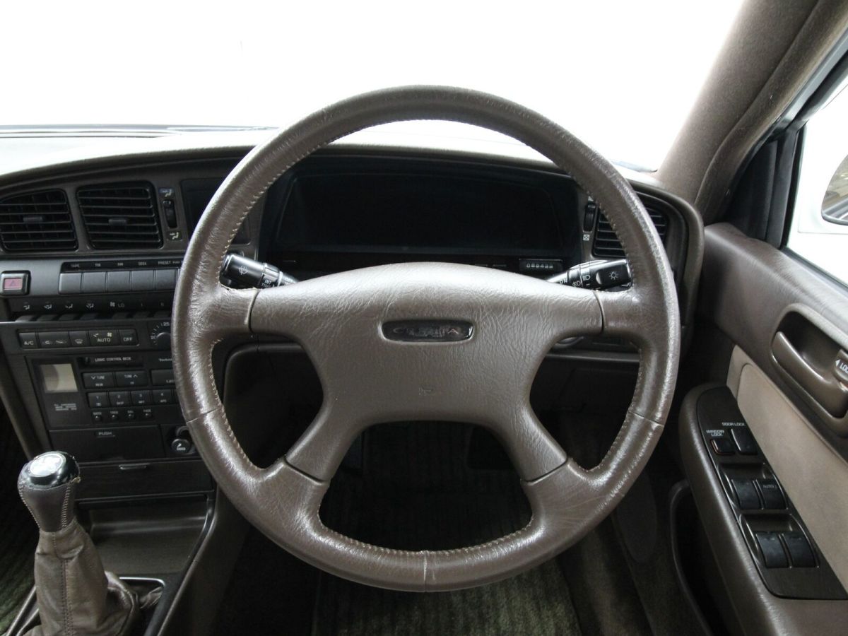 1990 White Toyota Cresta Sedan