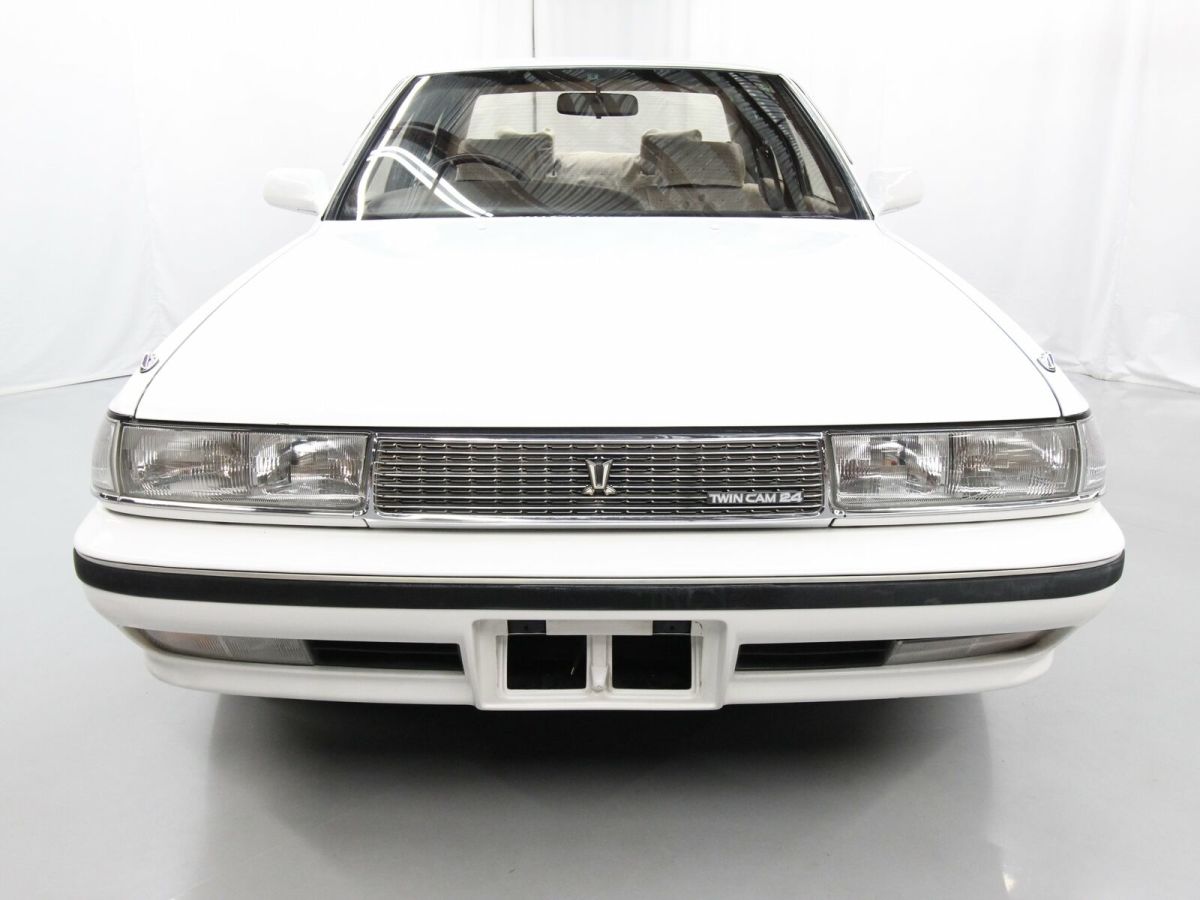 1990 White Toyota Cresta Sedan