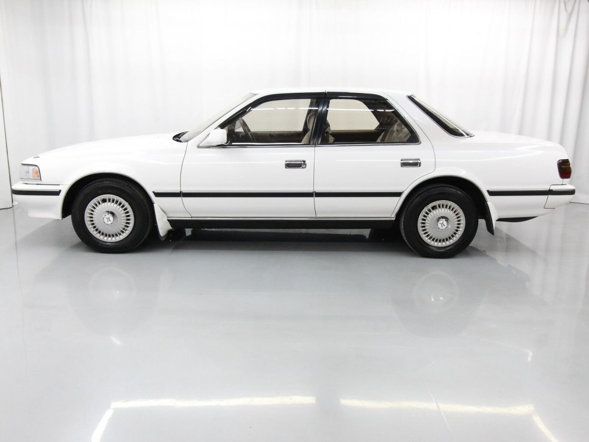1990 White Toyota Cresta Sedan