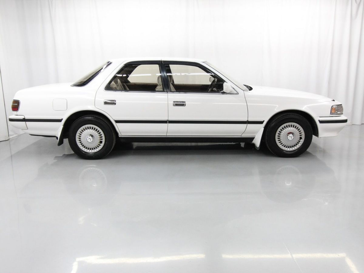 1990 White Toyota Cresta Sedan