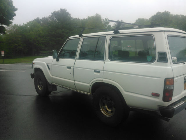 1990 White Toyota Land Cruiser SUV