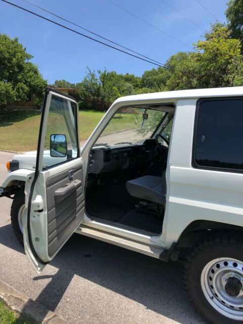 1990 White Toyota Land Cruiser Coupe