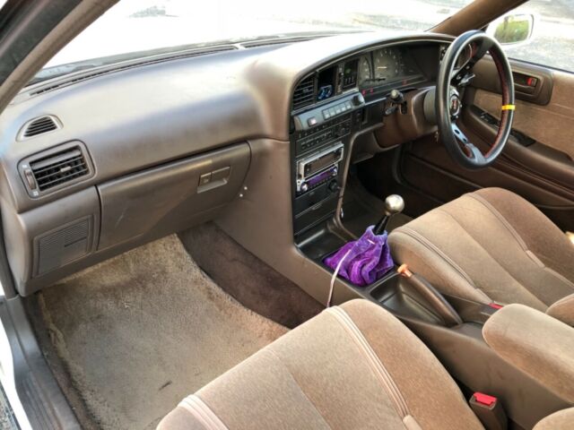 1990 White Toyota Mark 2 Sedan