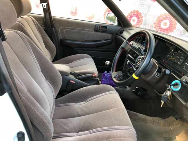 1990 White Toyota Mark 2 Sedan