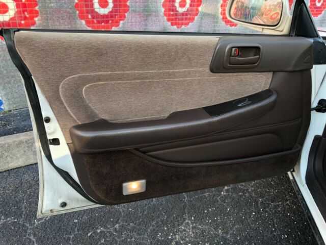 1990 White Toyota Mark 2 Sedan