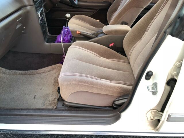 1990 White Toyota Mark 2 Sedan