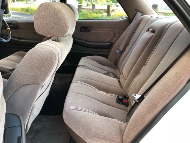 1990 White Toyota Mark 2 Sedan