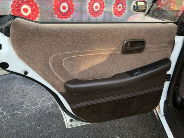 1990 White Toyota Mark 2 Sedan