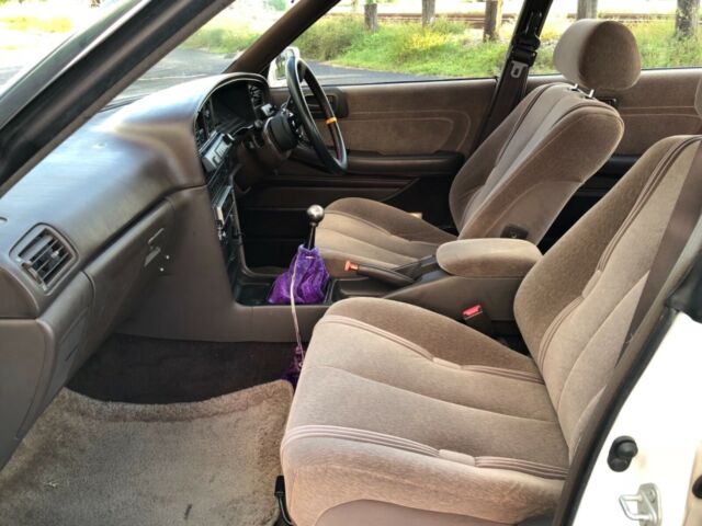 1990 White Toyota Mark 2 Sedan