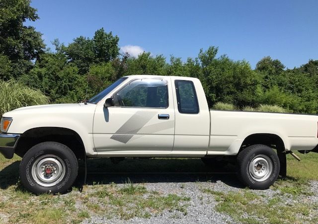 1990 White Toyota Other Extended Cab Pickup