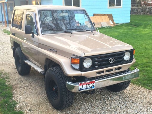 1990 Gold Toyota Land Cruiser SUV
