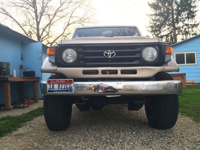 1990 Gold Toyota Land Cruiser SUV