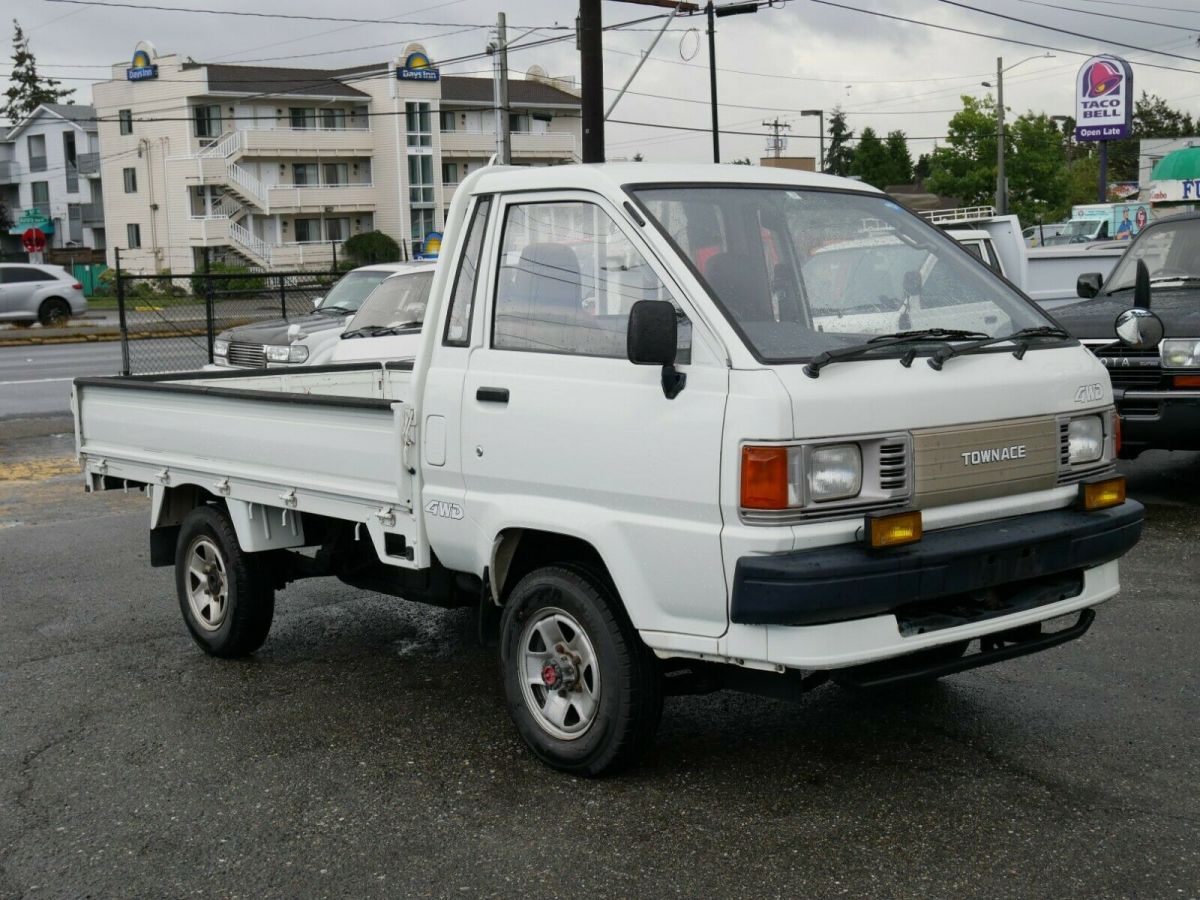 1990 White Toyota Town Ace