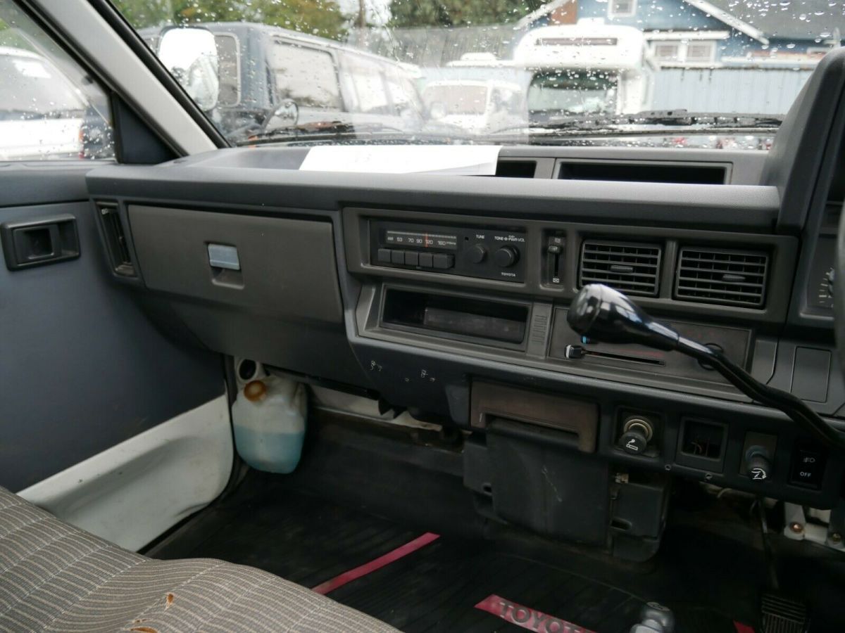 1990 White Toyota Town Ace