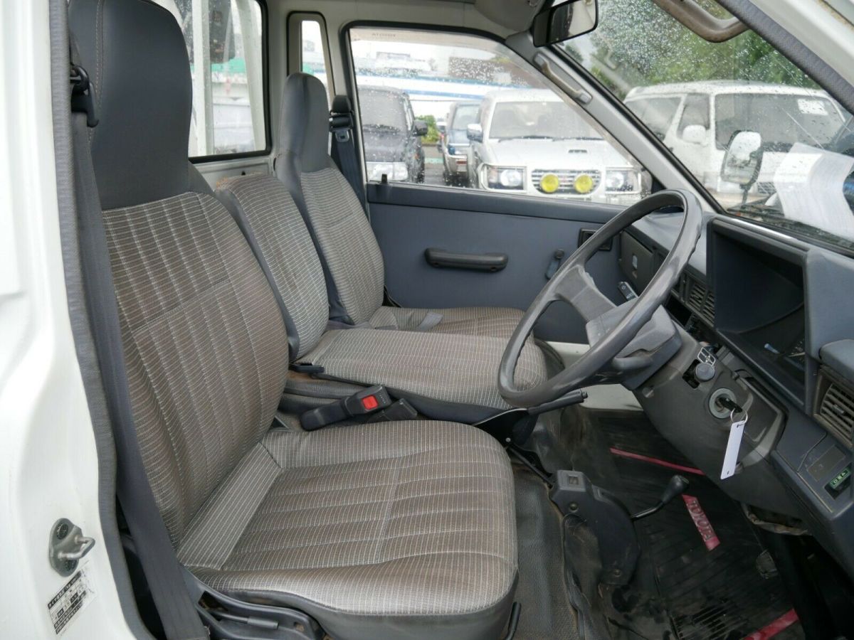 1990 White Toyota Town Ace