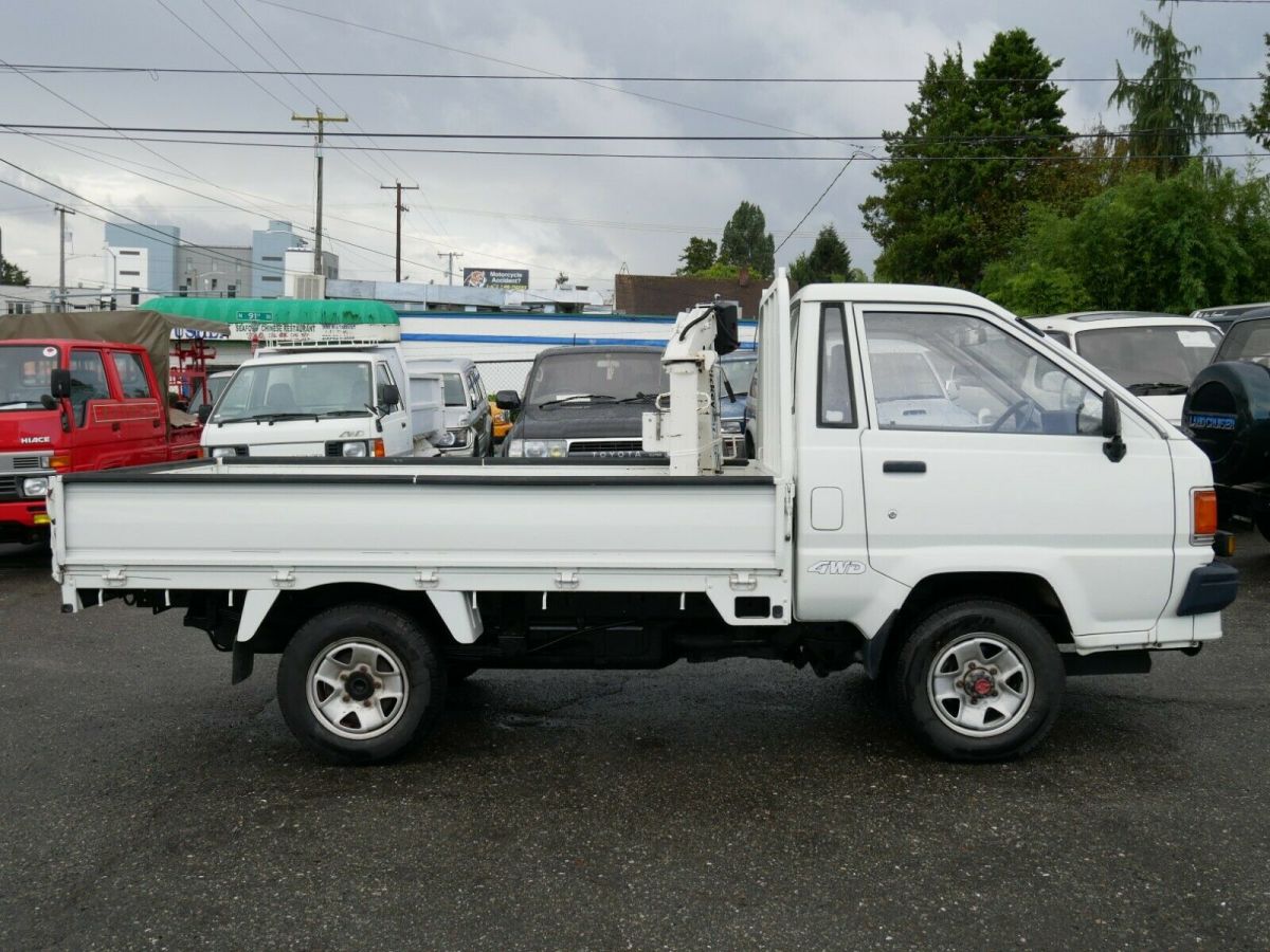 1990 White Toyota Town Ace
