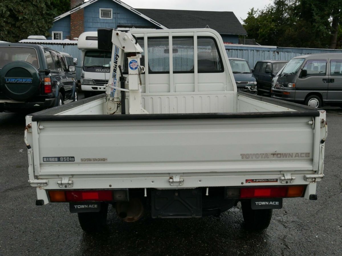 1990 White Toyota Town Ace