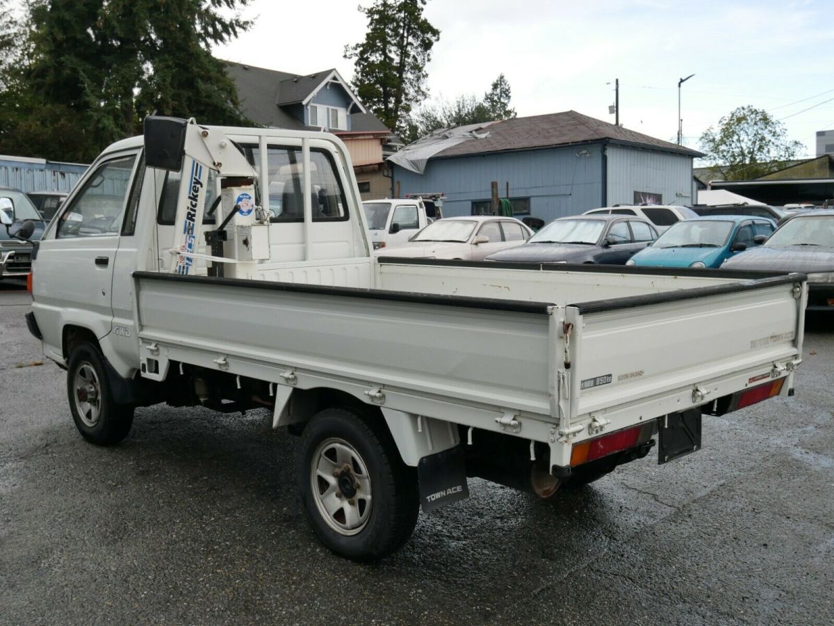 1990 White Toyota Town Ace