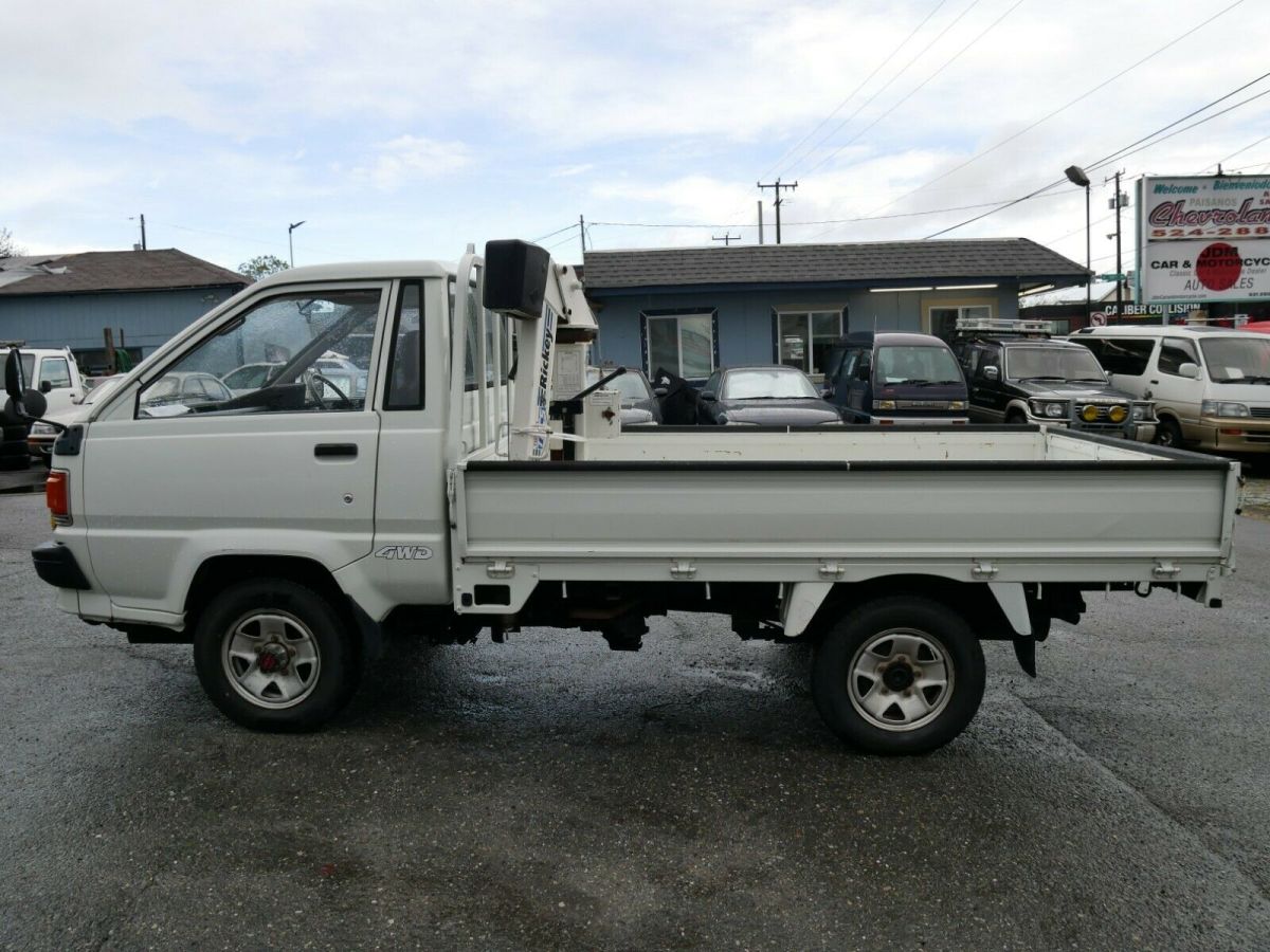 1990 White Toyota Town Ace