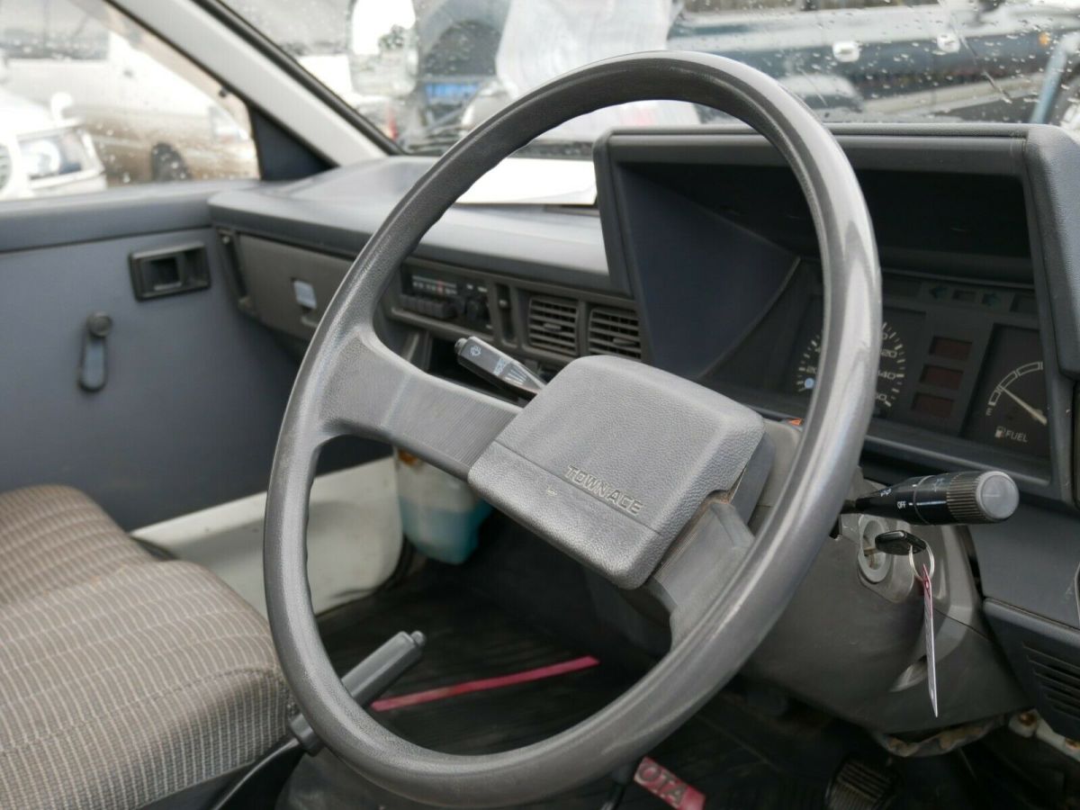 1990 White Toyota Town Ace