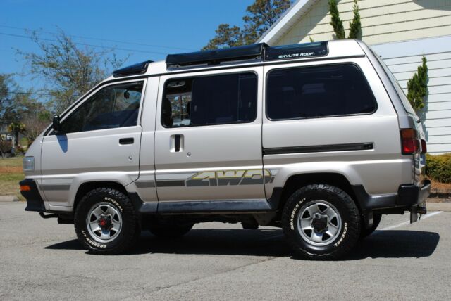 1990 Champagne Toyota Van Wagon Van Camper