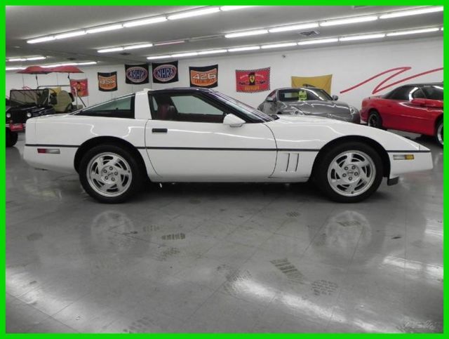 1990 White Chevrolet Corvette Hatchback