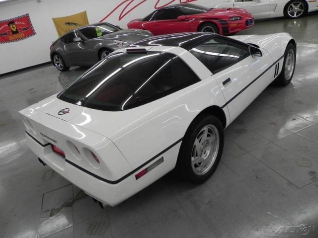 1990 White Chevrolet Corvette Hatchback